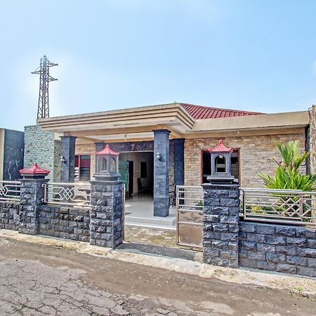 Oyo 91353 Hotel Surya Andesa Klaten Kültér fotó