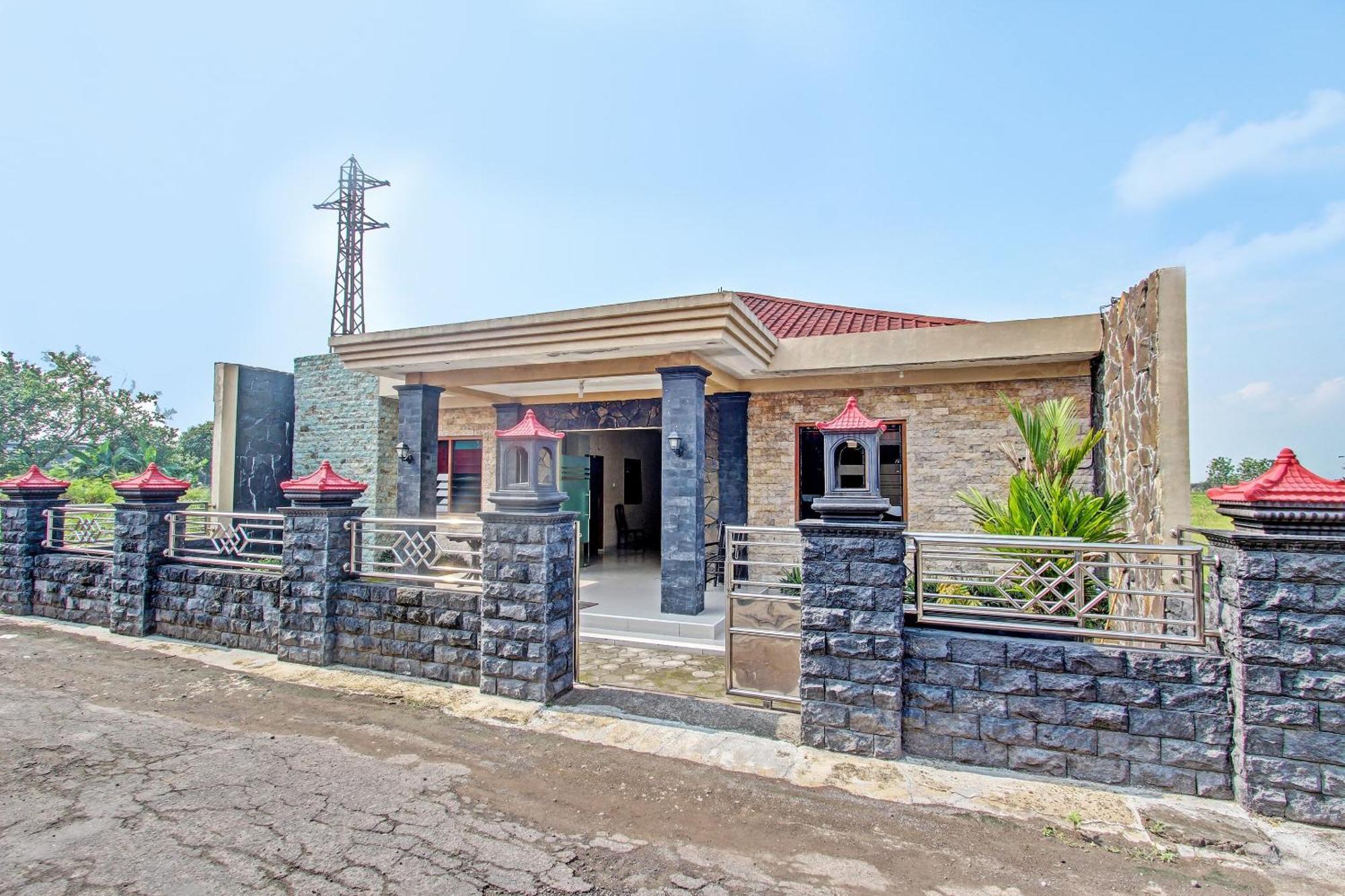 Oyo 91353 Hotel Surya Andesa Klaten Kültér fotó