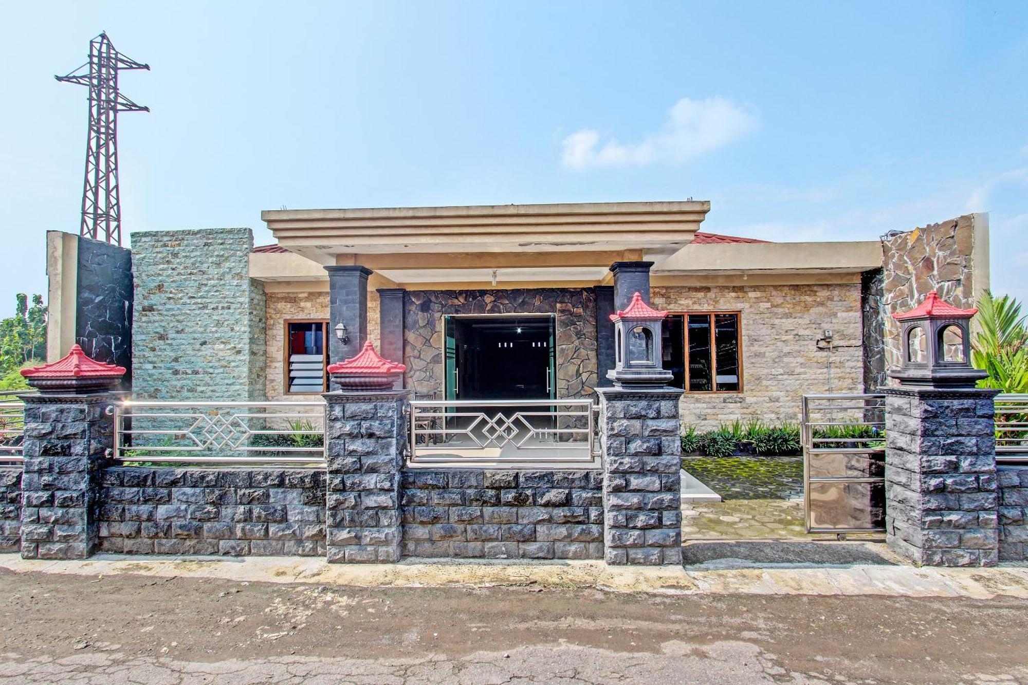 Oyo 91353 Hotel Surya Andesa Klaten Kültér fotó