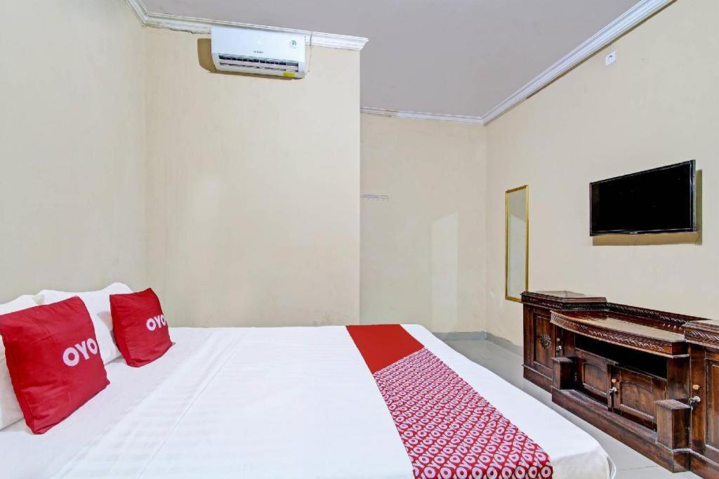 Oyo 91353 Hotel Surya Andesa Klaten Kültér fotó