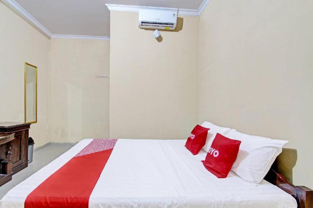 Oyo 91353 Hotel Surya Andesa Klaten Kültér fotó
