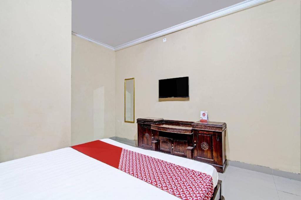 Oyo 91353 Hotel Surya Andesa Klaten Kültér fotó
