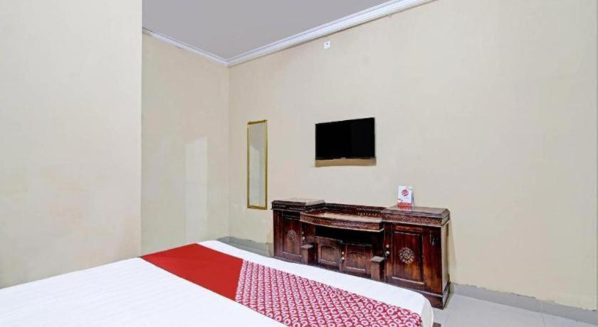 Oyo 91353 Hotel Surya Andesa Klaten Kültér fotó