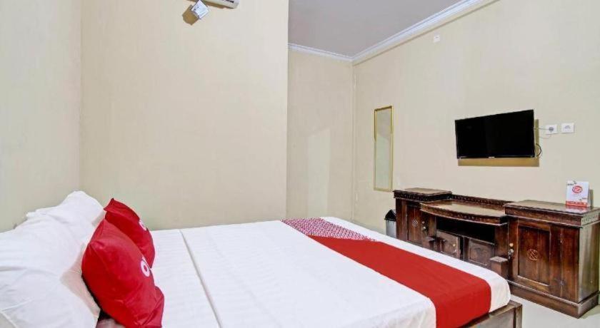 Oyo 91353 Hotel Surya Andesa Klaten Kültér fotó