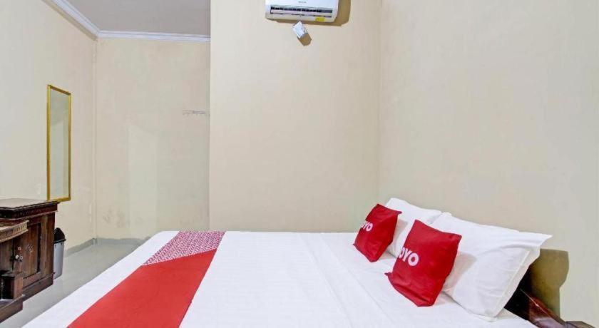 Oyo 91353 Hotel Surya Andesa Klaten Kültér fotó