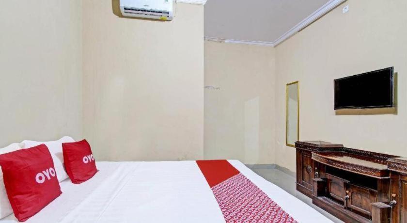 Oyo 91353 Hotel Surya Andesa Klaten Kültér fotó